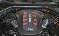 新款 BMW M5 配备 BMW XM 的 V8 发动机