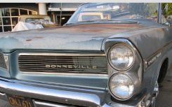 停放 35 年的 1963 年庞蒂亚克 Bonneville 敞篷车迎来好消息