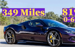 有人认为这辆湖人紫色法拉利 296 GTB 值 50 万美元