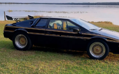 稀有 1979 年 Lotus Esprit JPS 版 搭载雪佛兰 V8