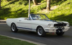  Jay Leno 试玩了 OVC 和 Camilo Pardo 设计的 Shelby GT350 敞篷跑车