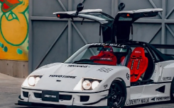 Liberty Walk 的 Autozam 是一辆迷你法拉利 F40