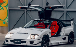 Liberty Walk 的 Autozam AZ-1 看起来像迷你法拉利 F40