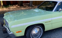 1973 年 Plymouth Gold Duster 推出原装 V8 发动机和罕见的颜色组合