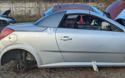 废料场宝石：2005 Vauxhall Tigra TwinTop