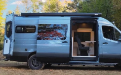 Vanture Customs 的Summit Sprinter Camper 让货车生活变得时尚且超实用