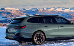 BMW 5系和i5 Touring以可爱的旅行车造型亮相