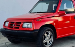 紧凑型 Geo Tracker 采用福特野马的 5.0 升发动机