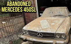 1978 年梅赛德斯 450 SL 两年来首次清洗
