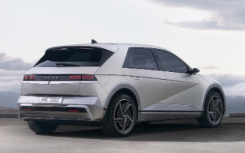 2025 年现代 Ioniq 5 将配备更大的电池和后雨刷