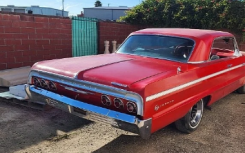 神秘的 19 年雪佛兰 Impala SS 从远处看很不错 需要彻底修复