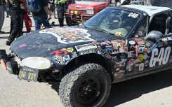 Emme Hall 的 '01 Mazda MX-5 是 2024 年 Mint 400 中最奇怪的参赛作品