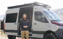 Titan Vans 的Ultra露营车改装采用节省空间的设计