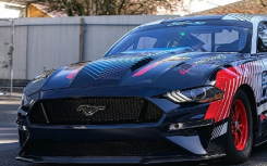 福特野马 Super Cobra Jet 1800 仅用 7.759 秒就创下了四分之一英里超车纪录