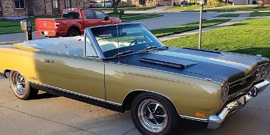 这辆 1969 年 Plymouth GTX 有两个特点使其非常罕见