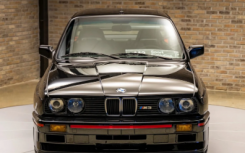 罕见的 1990 BMW M3 Sport Evolution 今天带来拖车精选