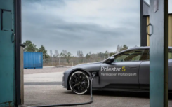 Polestar 在新的极快充电测试中达到 370kW