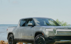 2025 年 Rivian R1S 和 R1T 新增 850 马力三电机车型