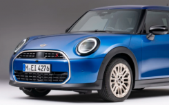 2025 款 Mini Cooper 四门轿车为后排乘客提供更多空间