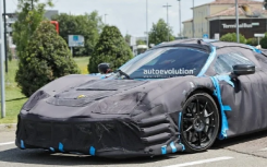 2025 款法拉利 F250 双涡轮增压 V6 混合动力超级跑车采用粘性米其林橡胶进行秘密测试