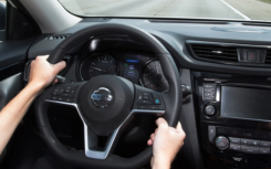 IIHS 研究显示半自动驾驶辅助系统虽然方便 但并不安全